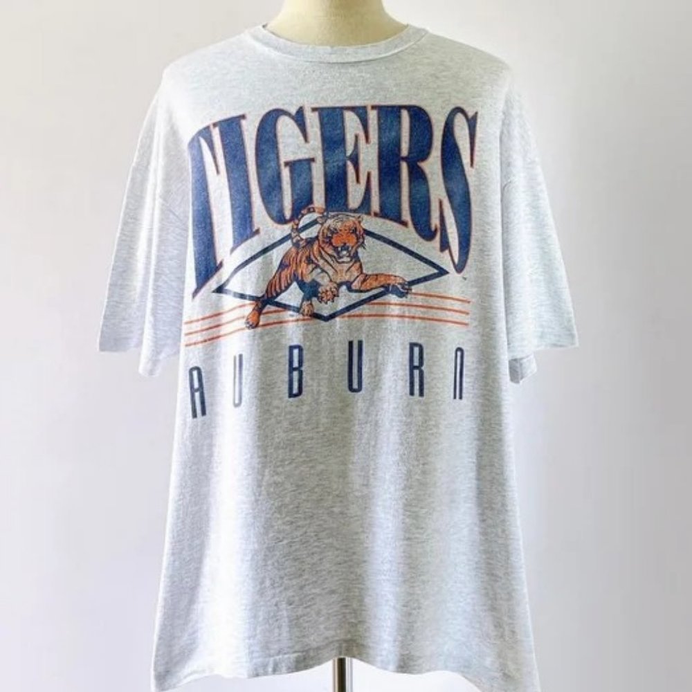 Vintage 90s Auburn Auburn Tigers T-shirt Funny Football Preppy shirt ash grey